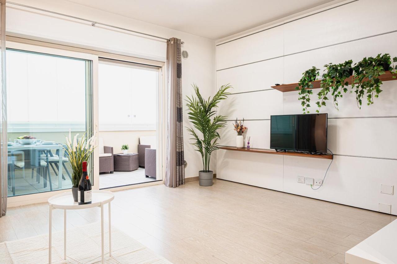 Apulialux - Elegant Apartment Con Netflix Bari Buitenkant foto